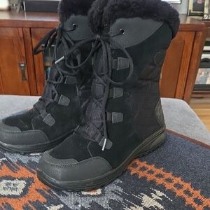 Columbia Women's Black and Gray Winter Boots